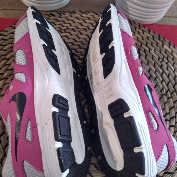 Nike Revolution 2 girls sneakers size 13c Velcro - Picture 5 of 6